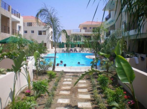 ELEGANT 2 bed apartment with free Wifi, AC, pool & gym!